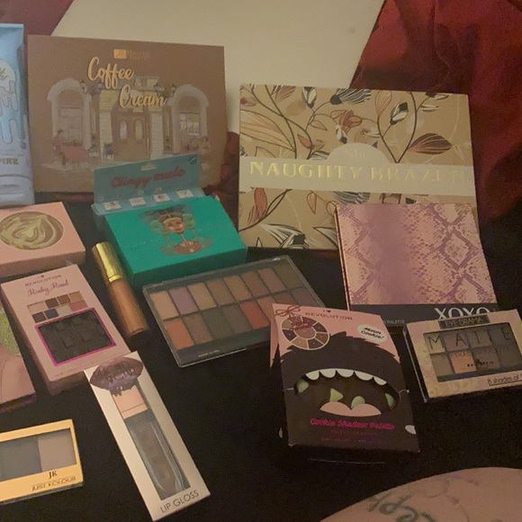 Makeup bundle - Picture 3 of 3